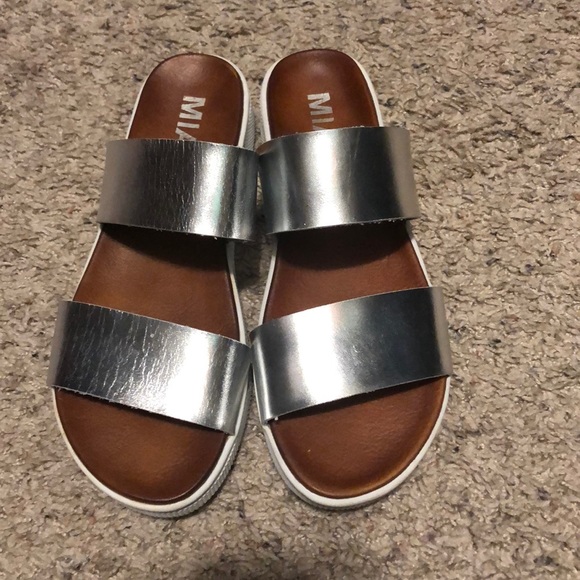 Mia sandals - Picture 1 of 3
